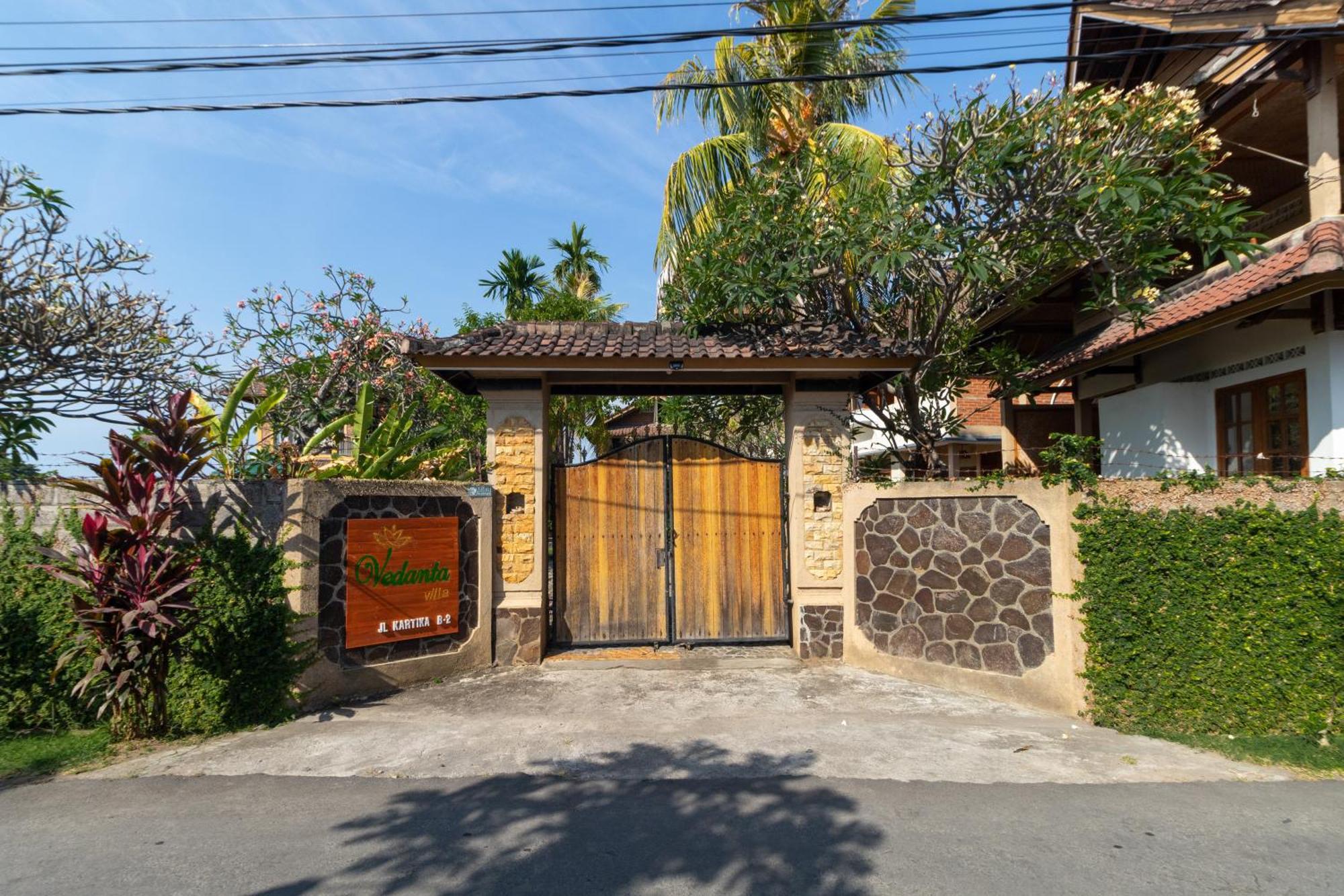 OYO 3836 Vedanta Villa Lovina Esterno foto